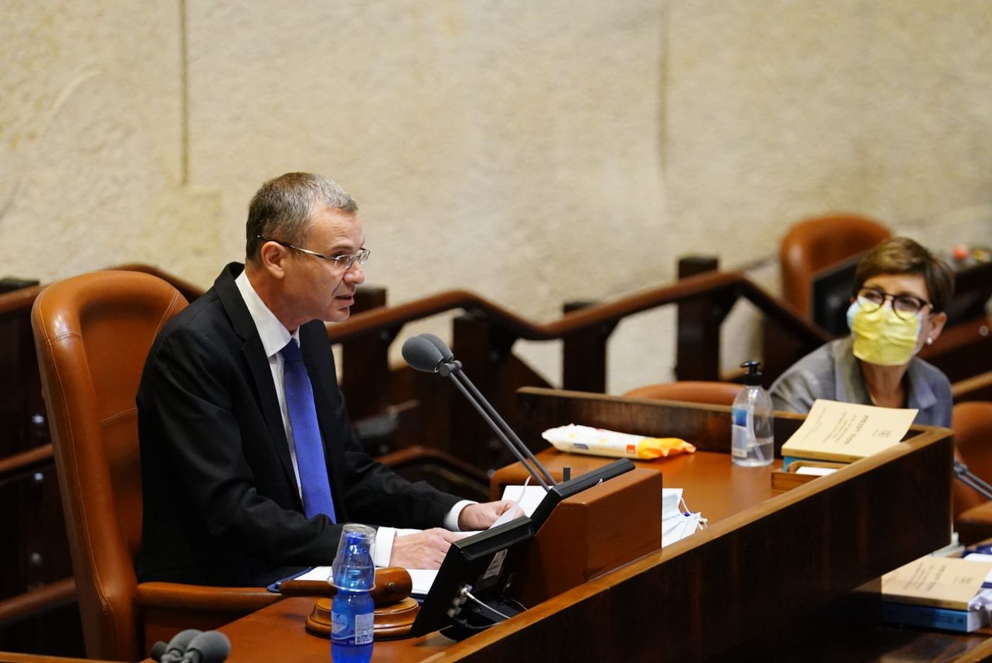צפו בלוין נוזף בגנץ: "אוחז בגרונם של אזרחי ישראל"