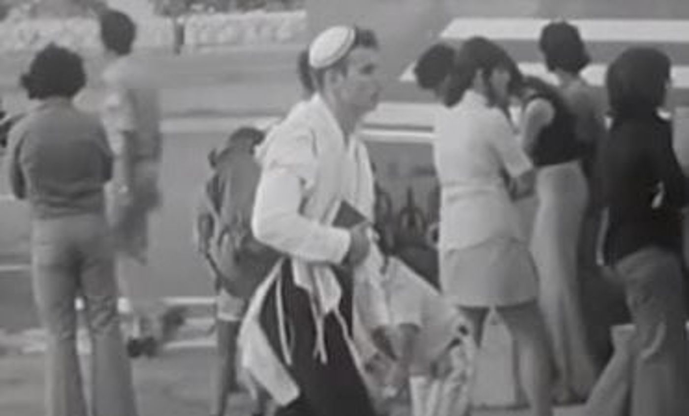 "אכן זה אני": הסרוג שמופיע בפתיח של 'שעת נעילה'