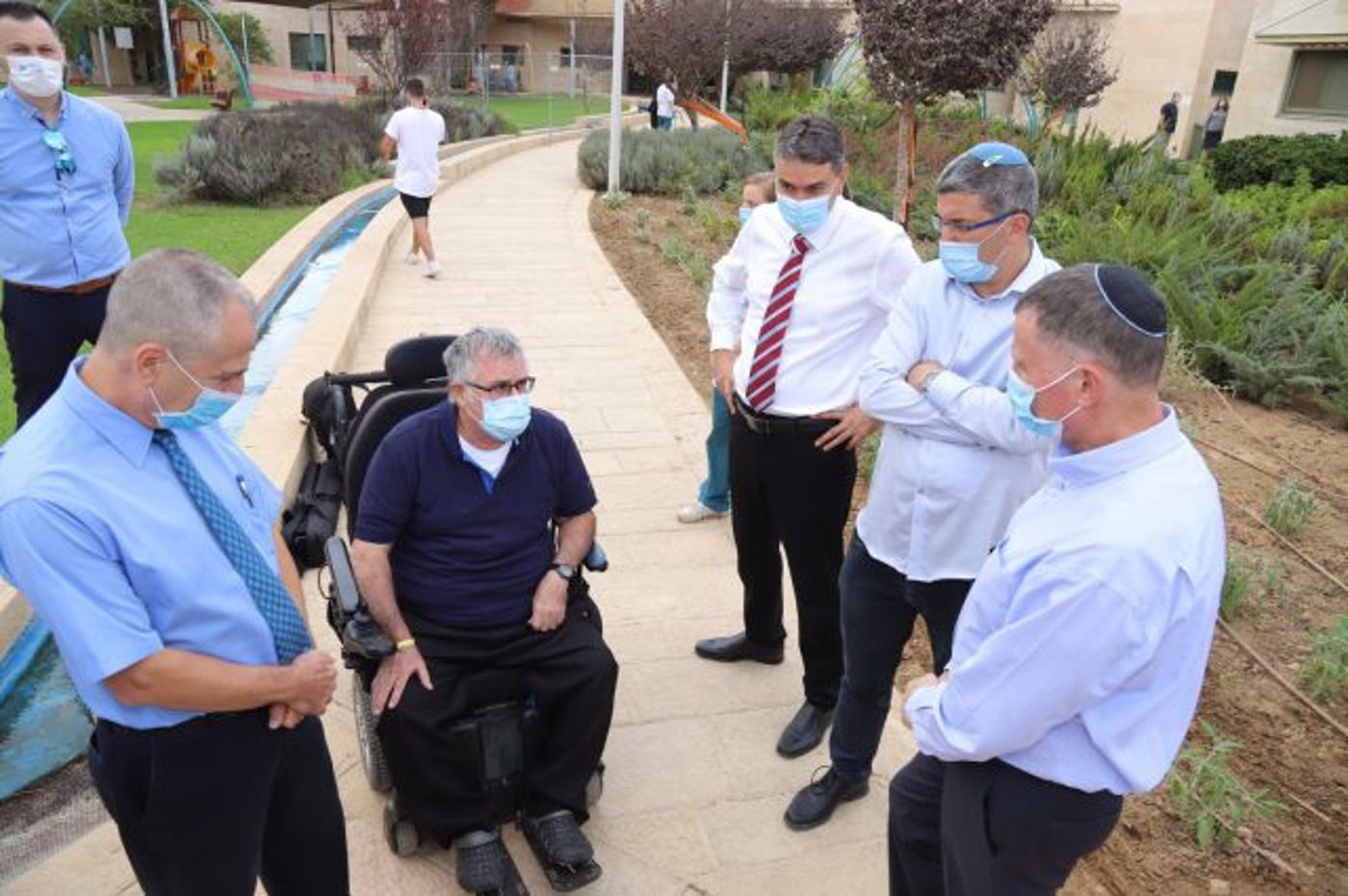 שר הבריאות בנחת ערן