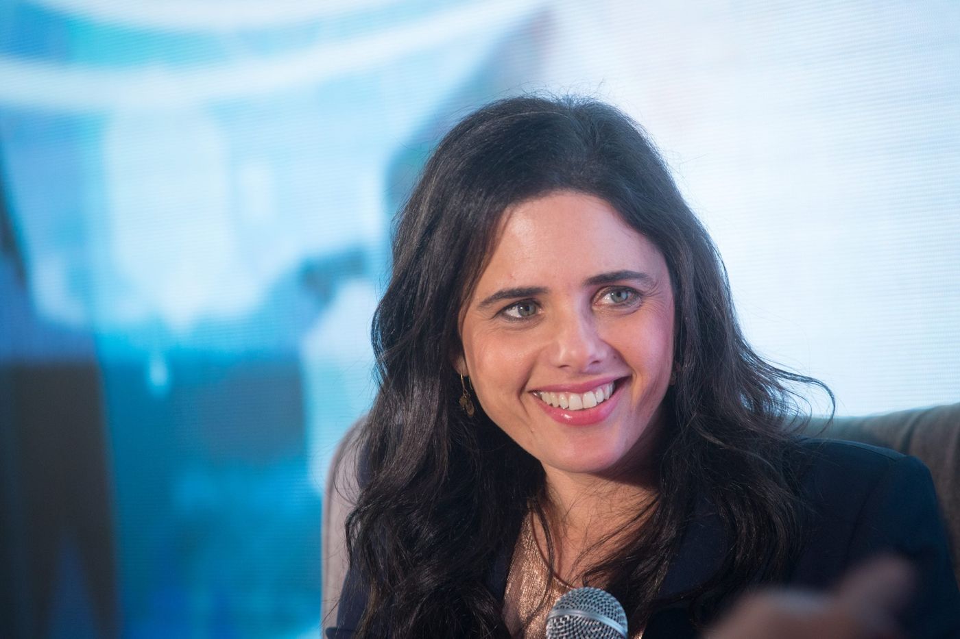 איילת שקד מחפשת חתן לעיתונאית הסרוגה