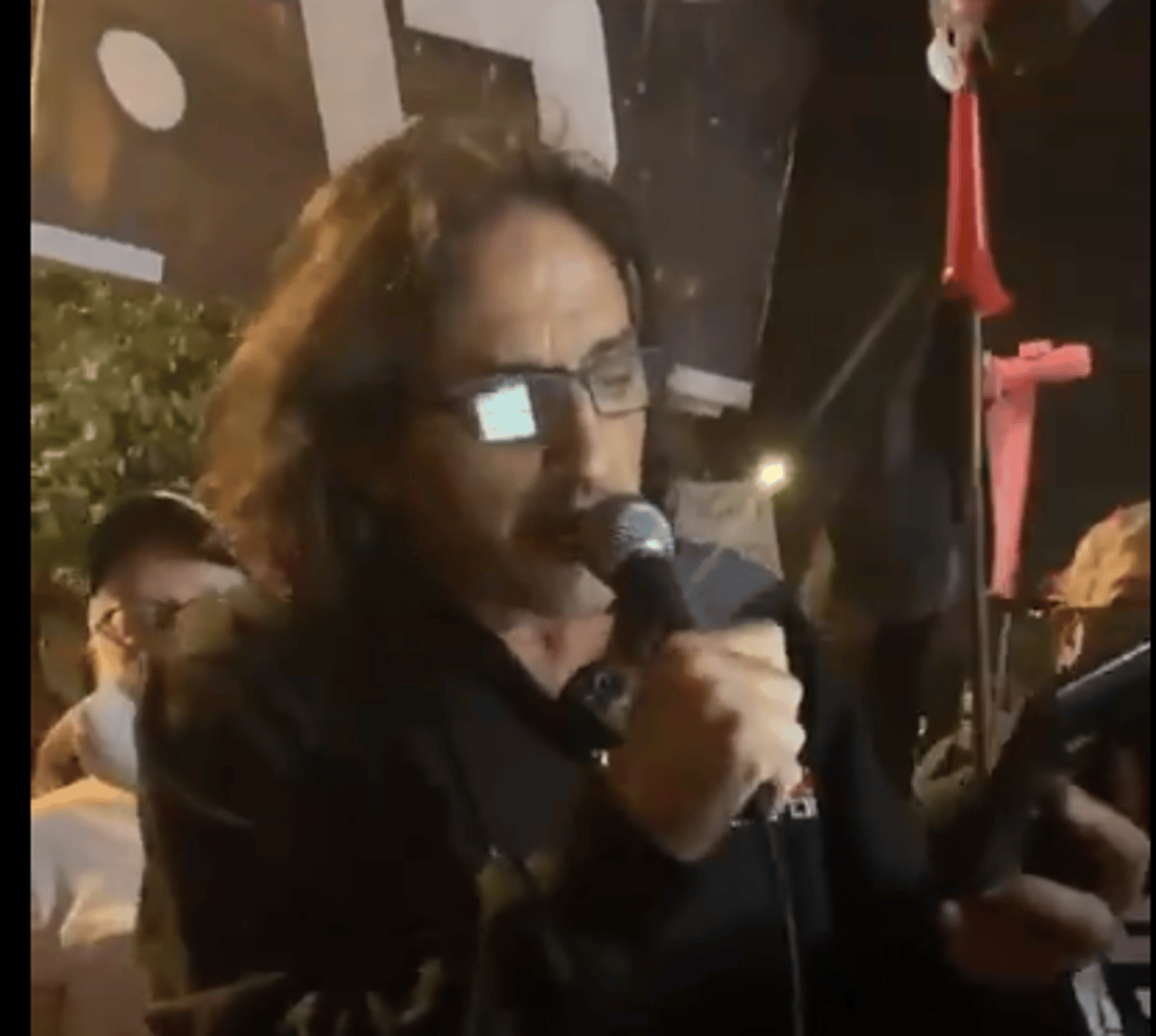 בושה: פעיל בקריים מניסטר השווה בין נתניהו להיטלר