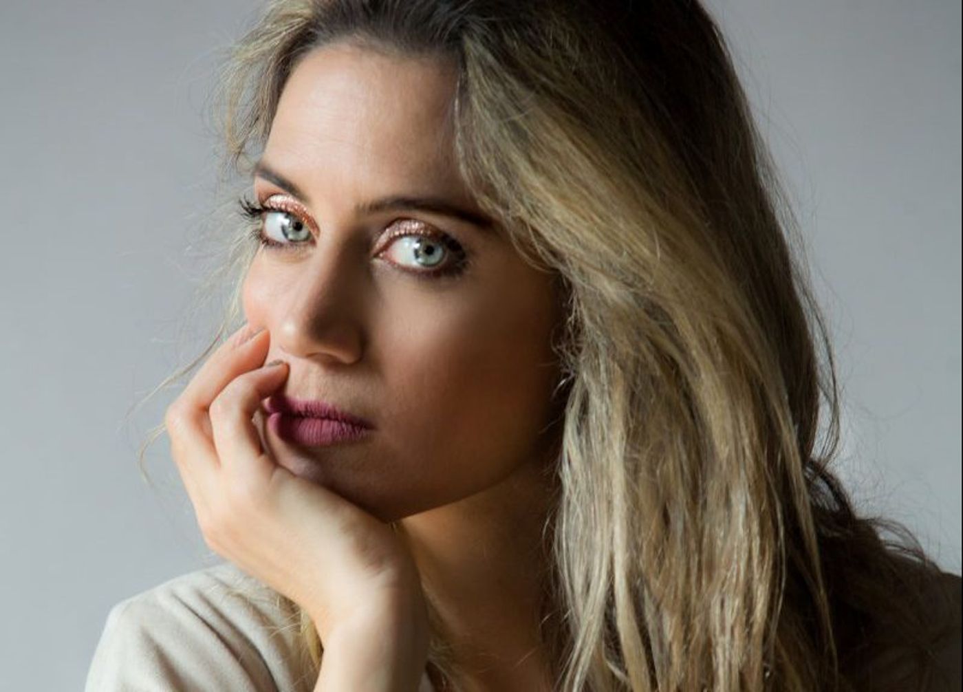 איך יוצאים מהחושך? שירה אורן במסר מרגש. צפו