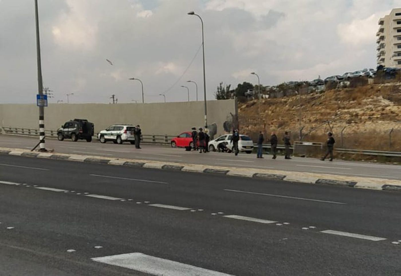 פיגוע דריסה במחסום א-זעיים; המחבל נורה למוות