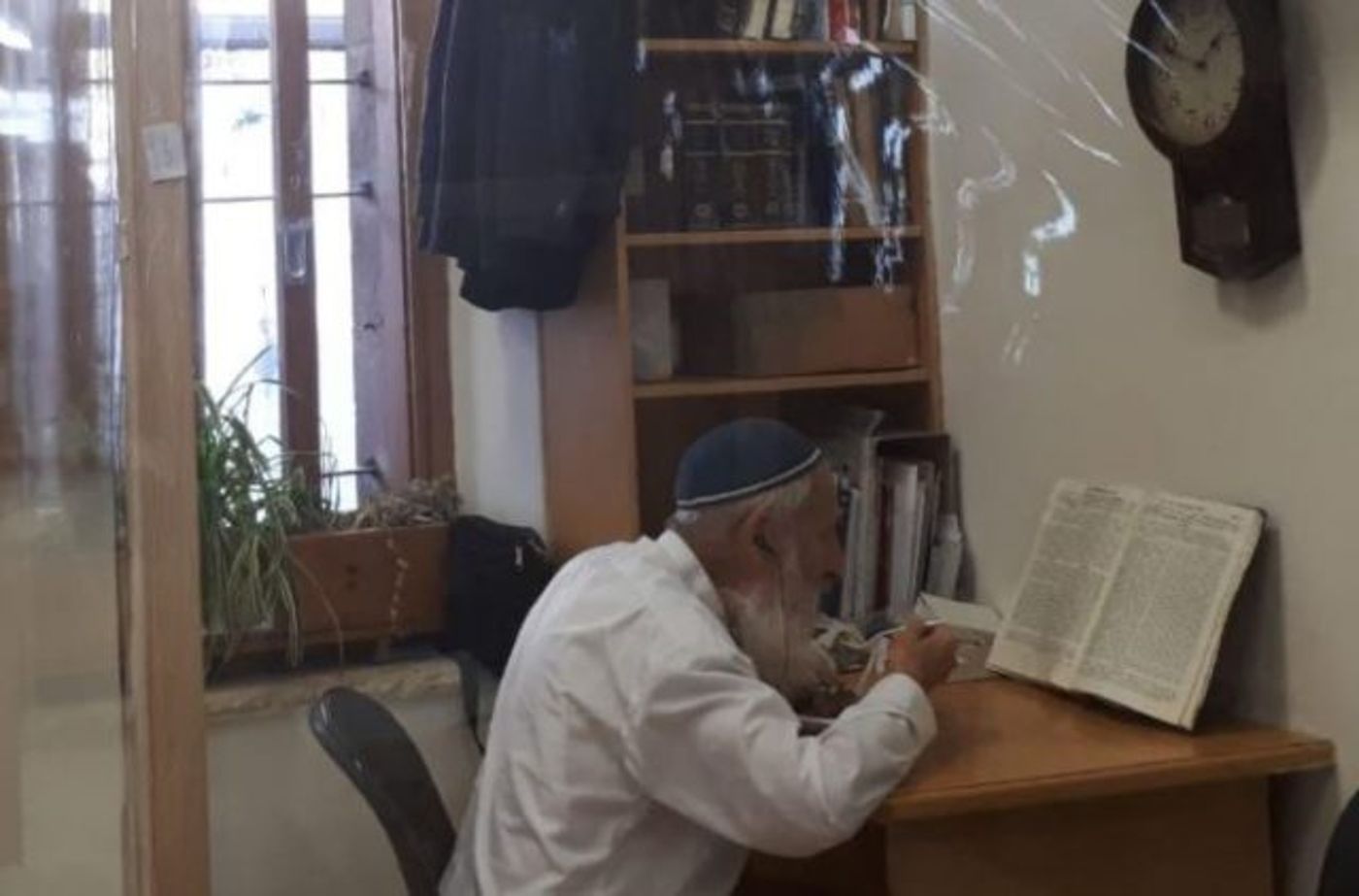 הרב אבינר חזר לישיבה ובירך שהחיינו. צפו בתיעוד