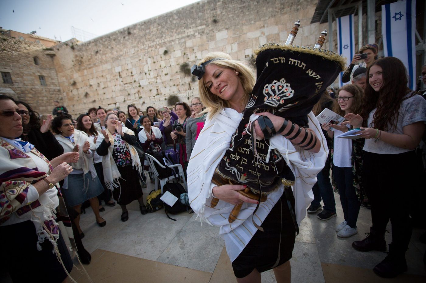 חברות כנסת ישתתפו בסיור עם נשות הכותל בחנוכה