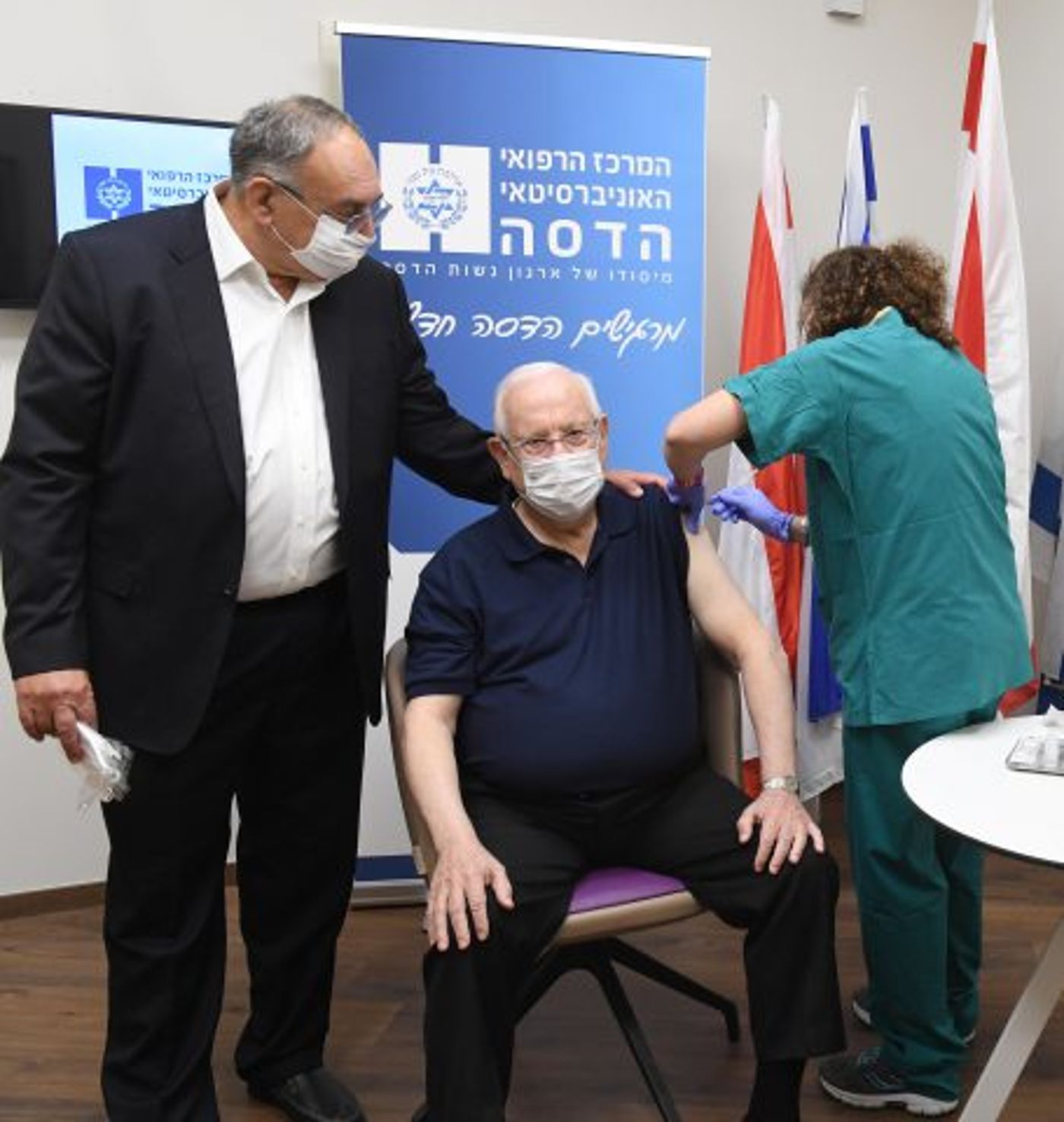 הנשיא ריבלין מקבל חיסון לקורונה (מארק ניימן, לע"ם)