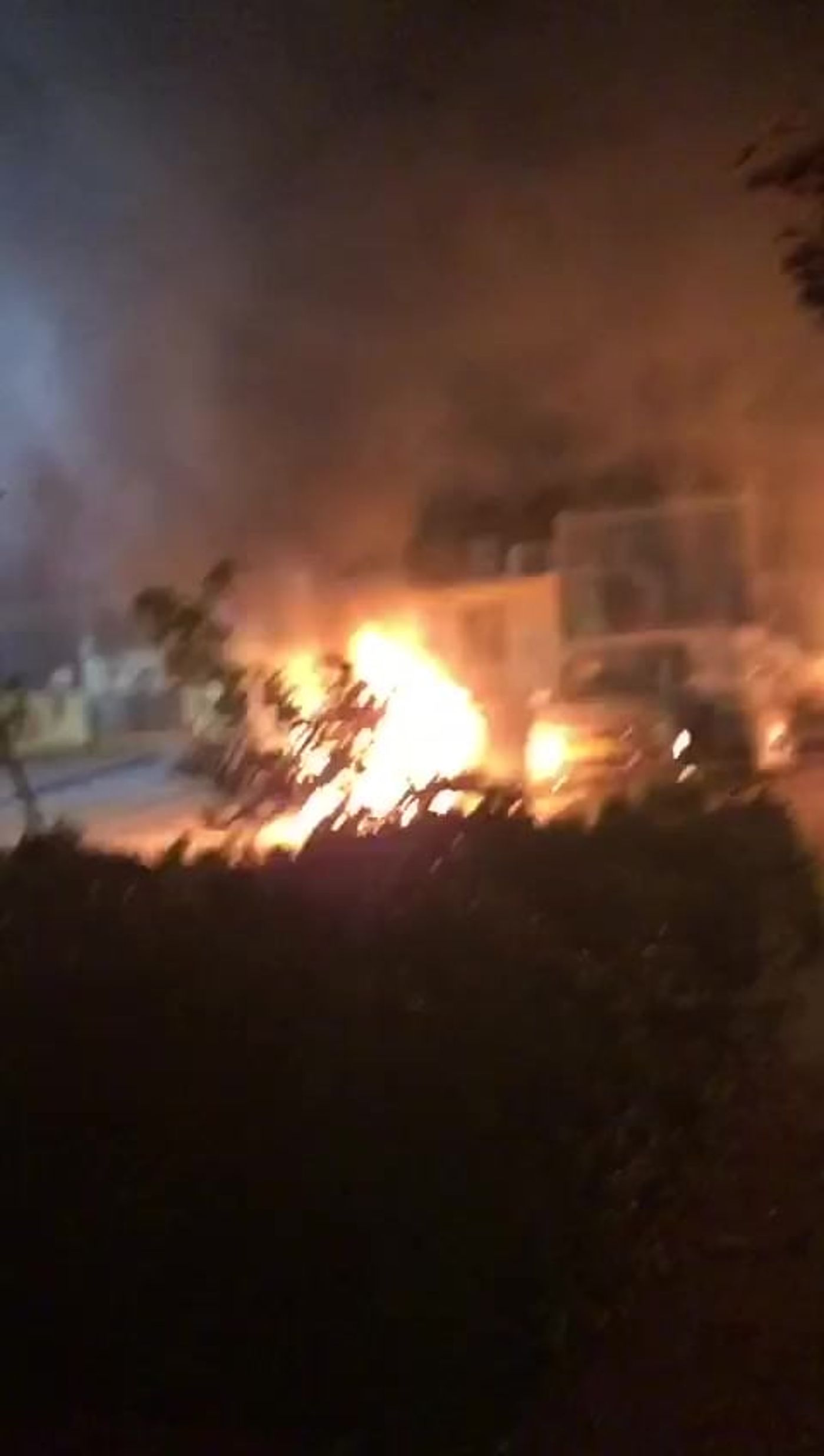 רכבי יהודים התפוצצו בלוד | ראש העיר: "אירוע לאומני"