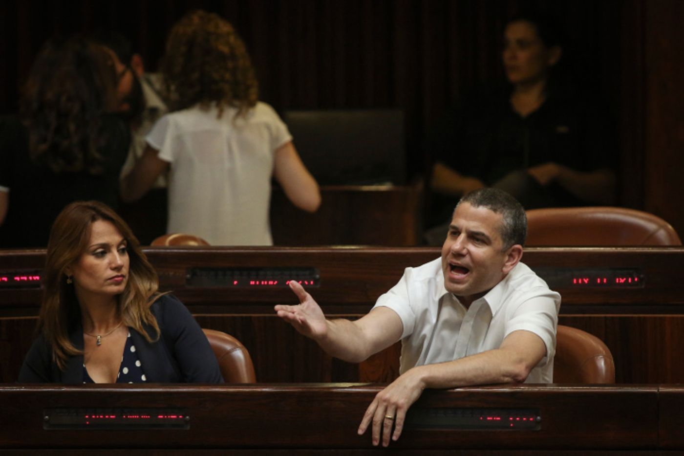 חוזר לכנסת? ינון מגל בתגובה ראשונה לדיווחים