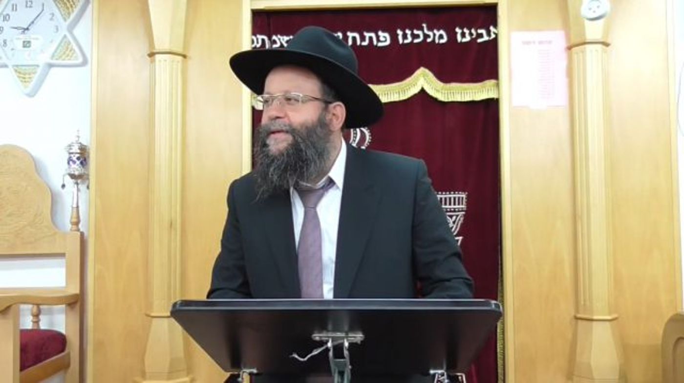 הרב שמעון ביטון, מועמד ראש העיר לתפקיד הרב הספרדי של לוד (צילום מסך, יוטיוב)