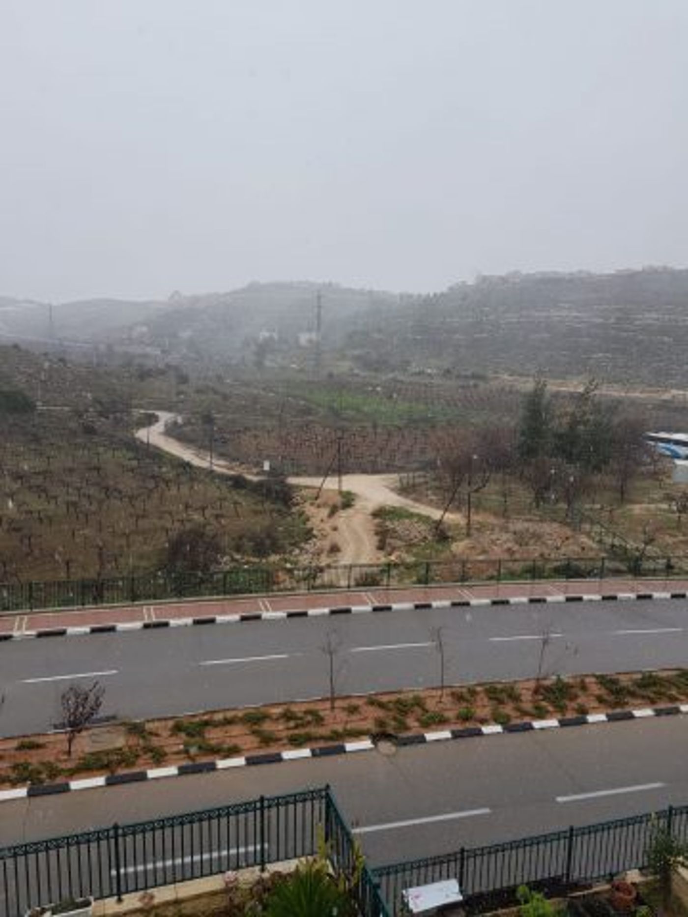 זה הגיע: שלג החל לרדת בצפון רמת הגולן. צפו