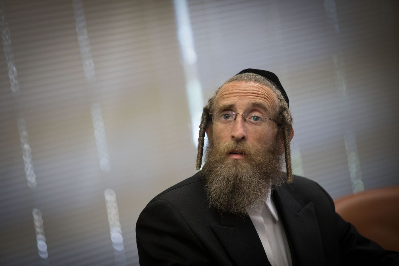 ח"כ טסלר נגד תוקפי רבנים שקראו לפתוח תלמודי תורה