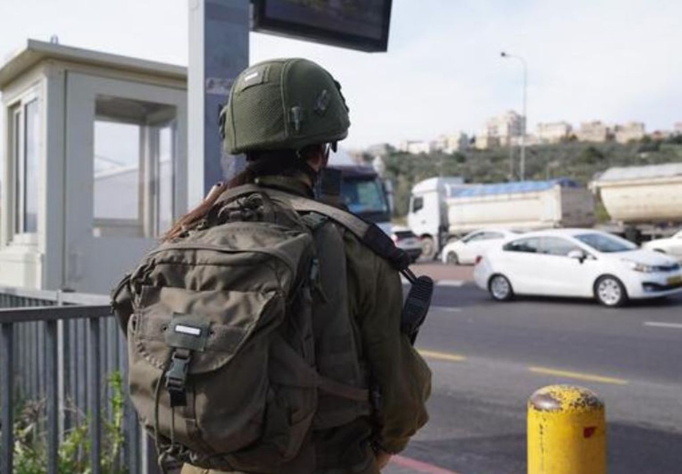 'הדפתי את המחבל עם הנשק; והמפקד ירה בו'. צפו