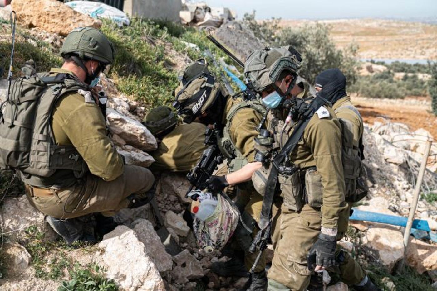 תיעוד: כך תופסים אמל"ח וכסף טרור בהר חברון