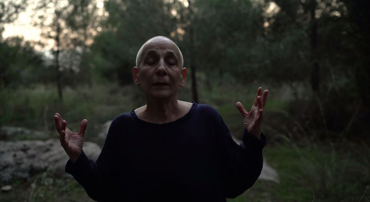 "לסלוח לעצמי": רבקה זוהר חוזרת בשיר חדש ומרגש