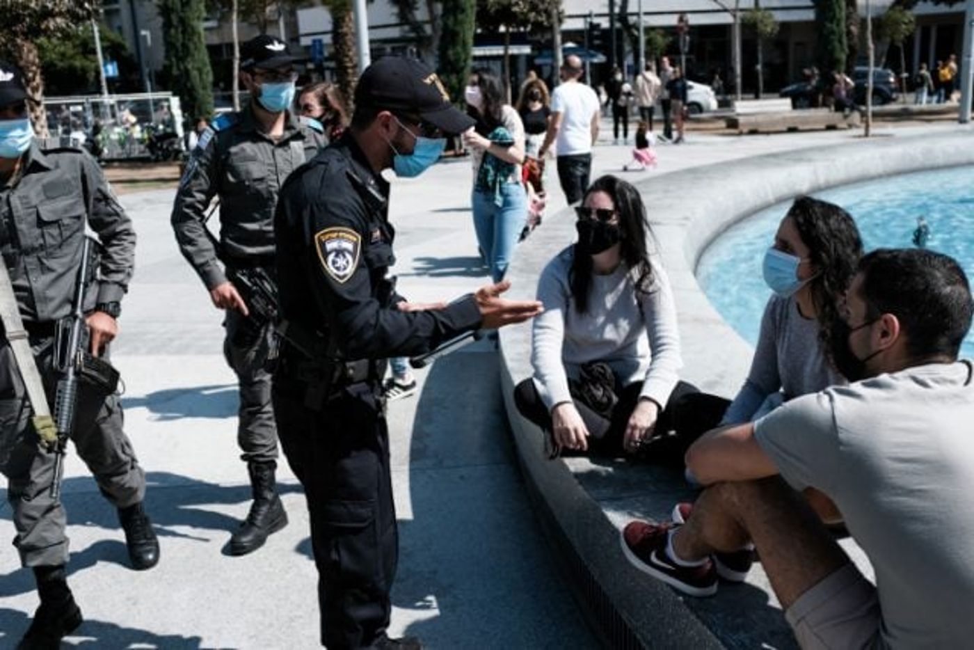 חגיגות בניגוד להנחיות, חשד לפיגוע איראני בעומאן