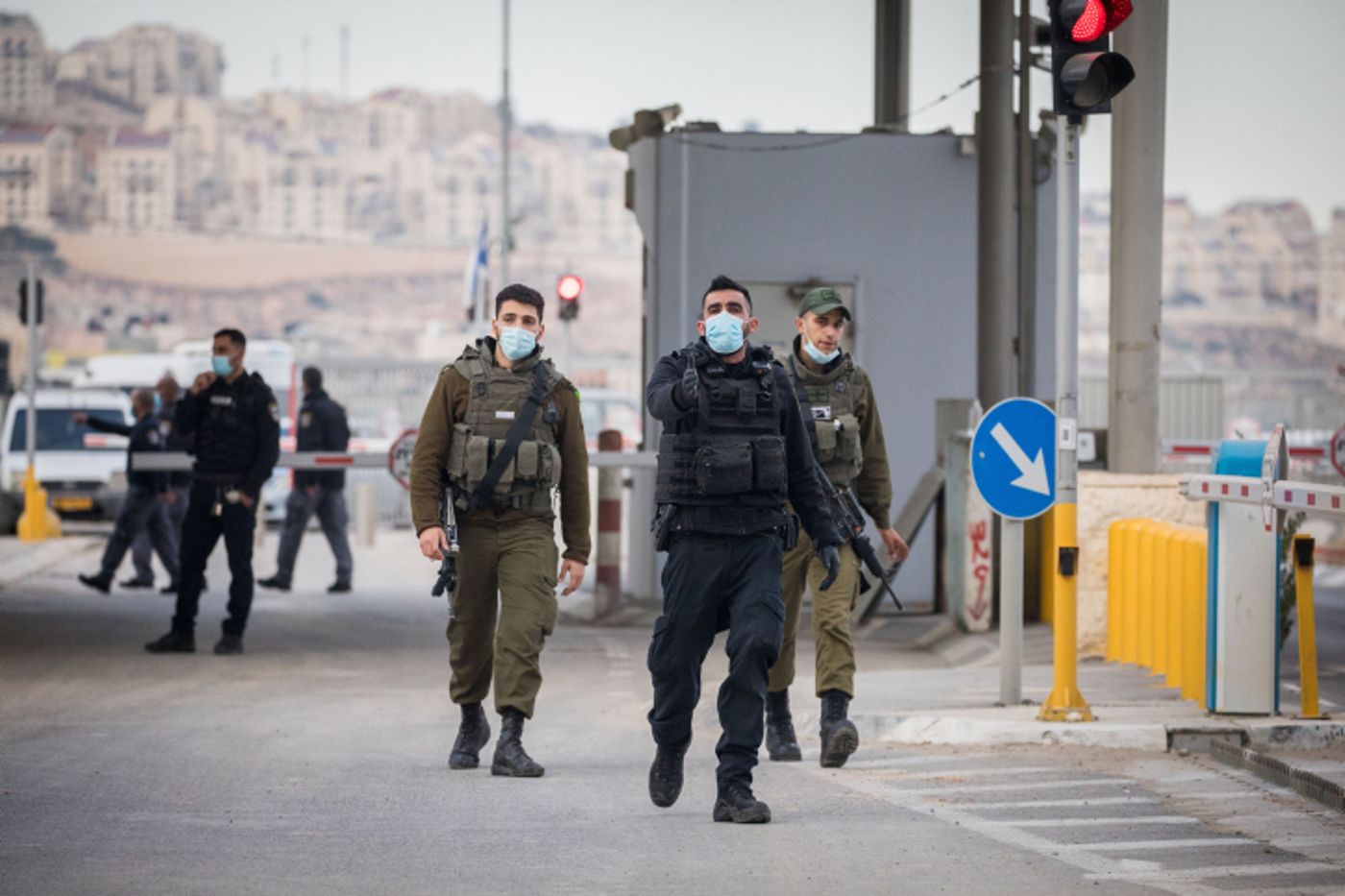 בקרוב: ישראל תחל במבצע חיסונים לפועלים פלסטינים