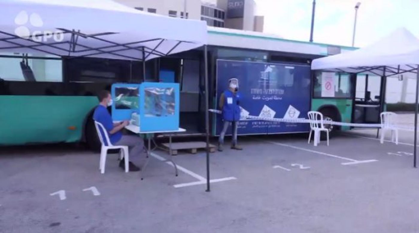 אוטובוס עם קלפי הצבעה
