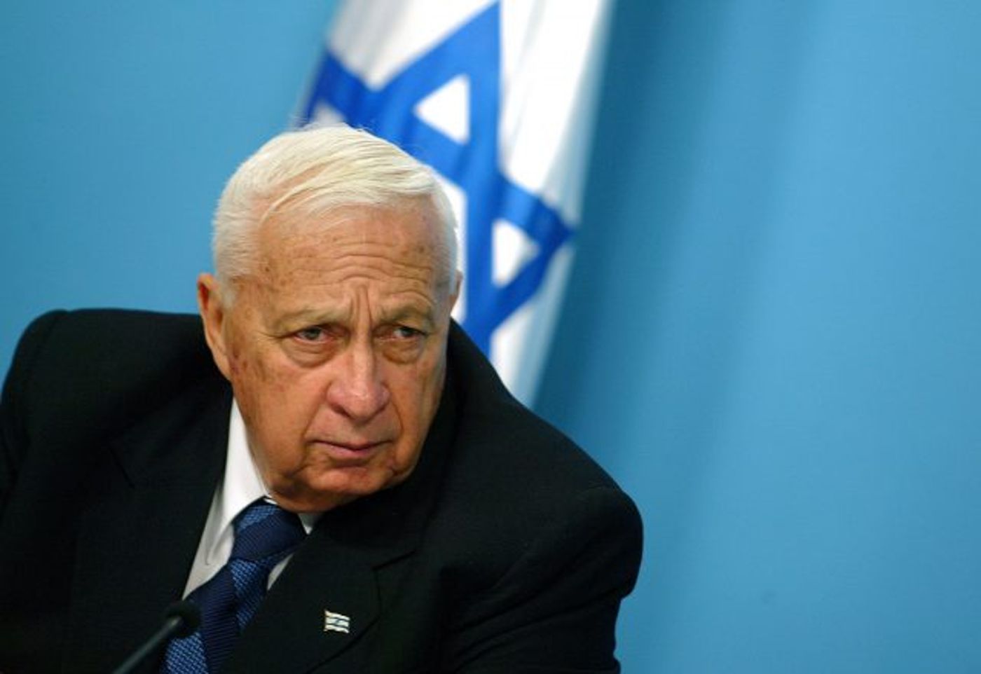 ראש הממשלה לשעבר, אריאל שרון ז"ל. החלטתו לגרש את אלפי תושבי גוש קטיף באה על רקע חקירותיו הפליליות? (אוליבר פיטוסי/פלאש 90)