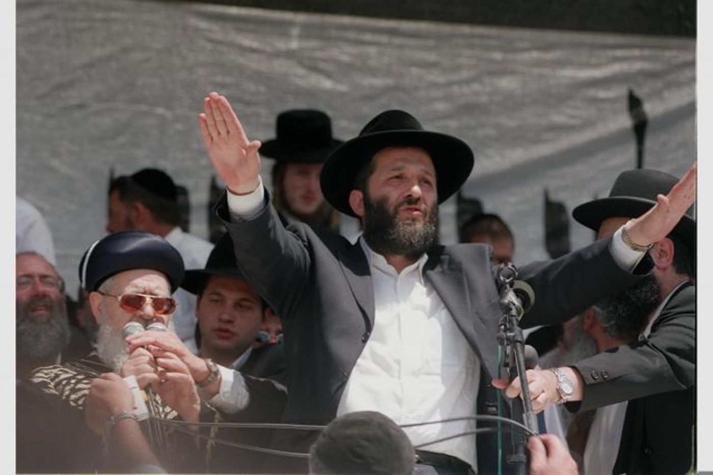 השיא החרדי עם 22 מנדטים. דרעי בכניסתו לכלא (משה מילנר/לע"ם)