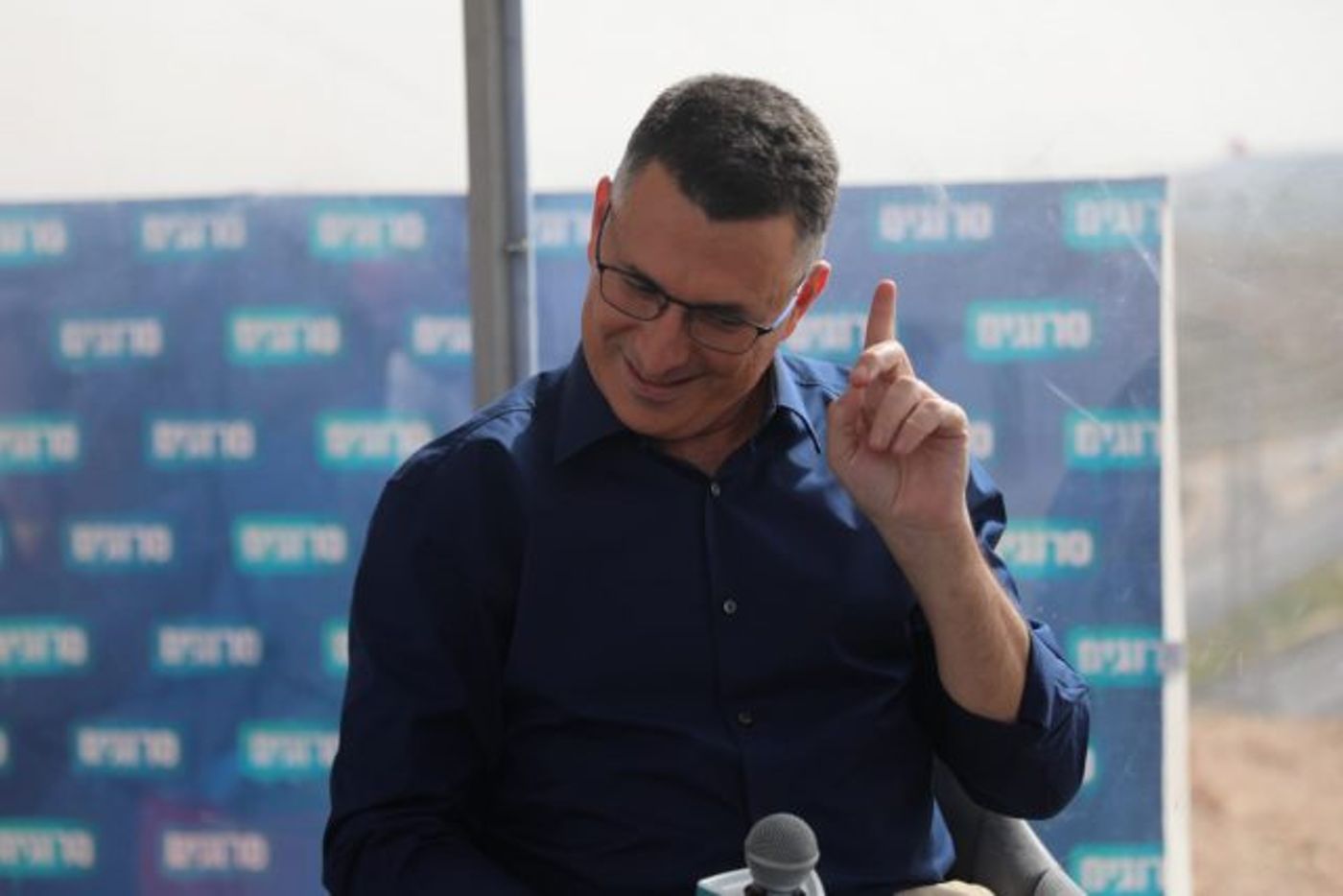 סער: "קורא לבנט שלא ילך לעוד ממשלה של נתניהו"