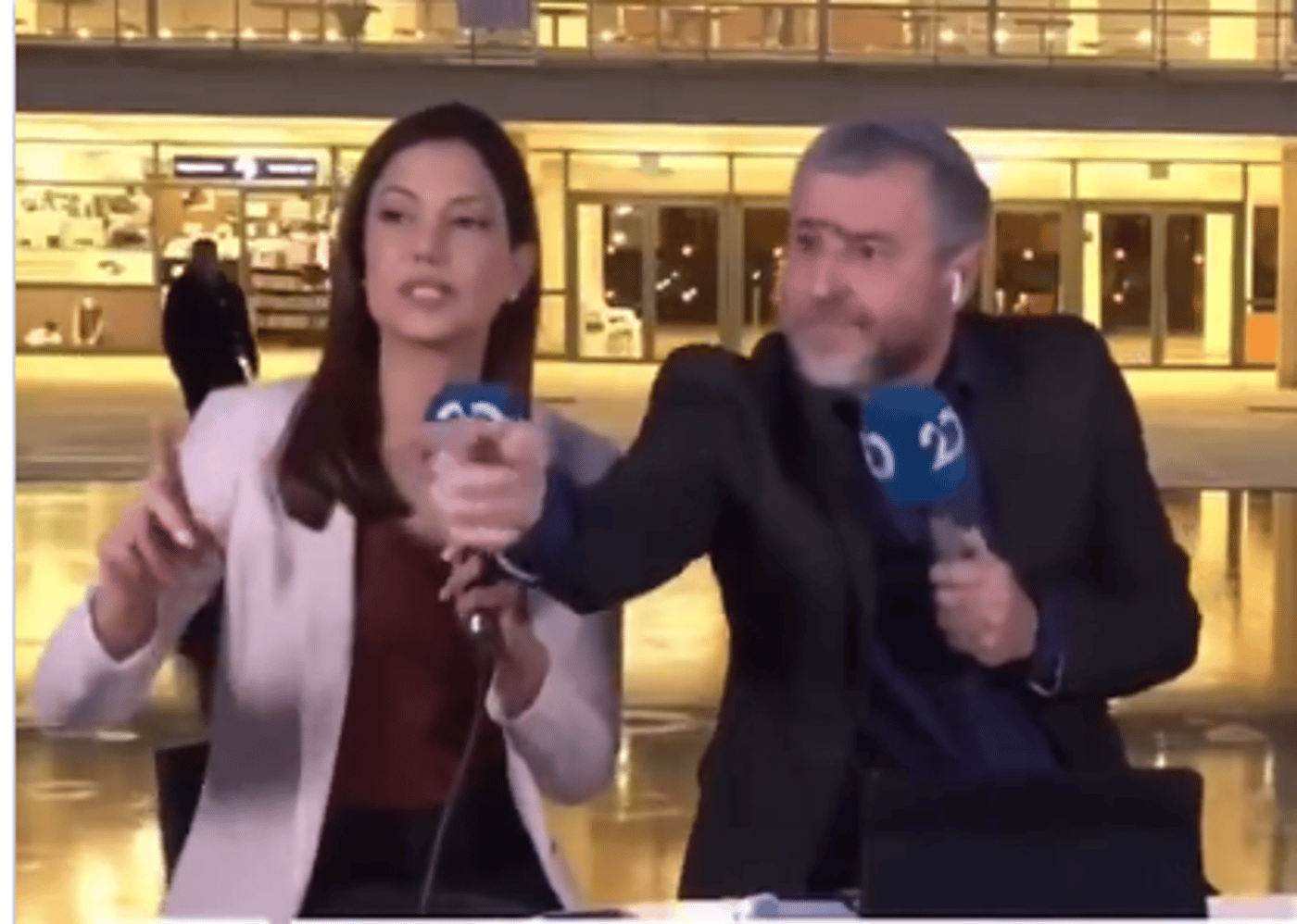 בושה: מפגיני שמאל הפריעו לשידור בערוץ 20 • צפו: