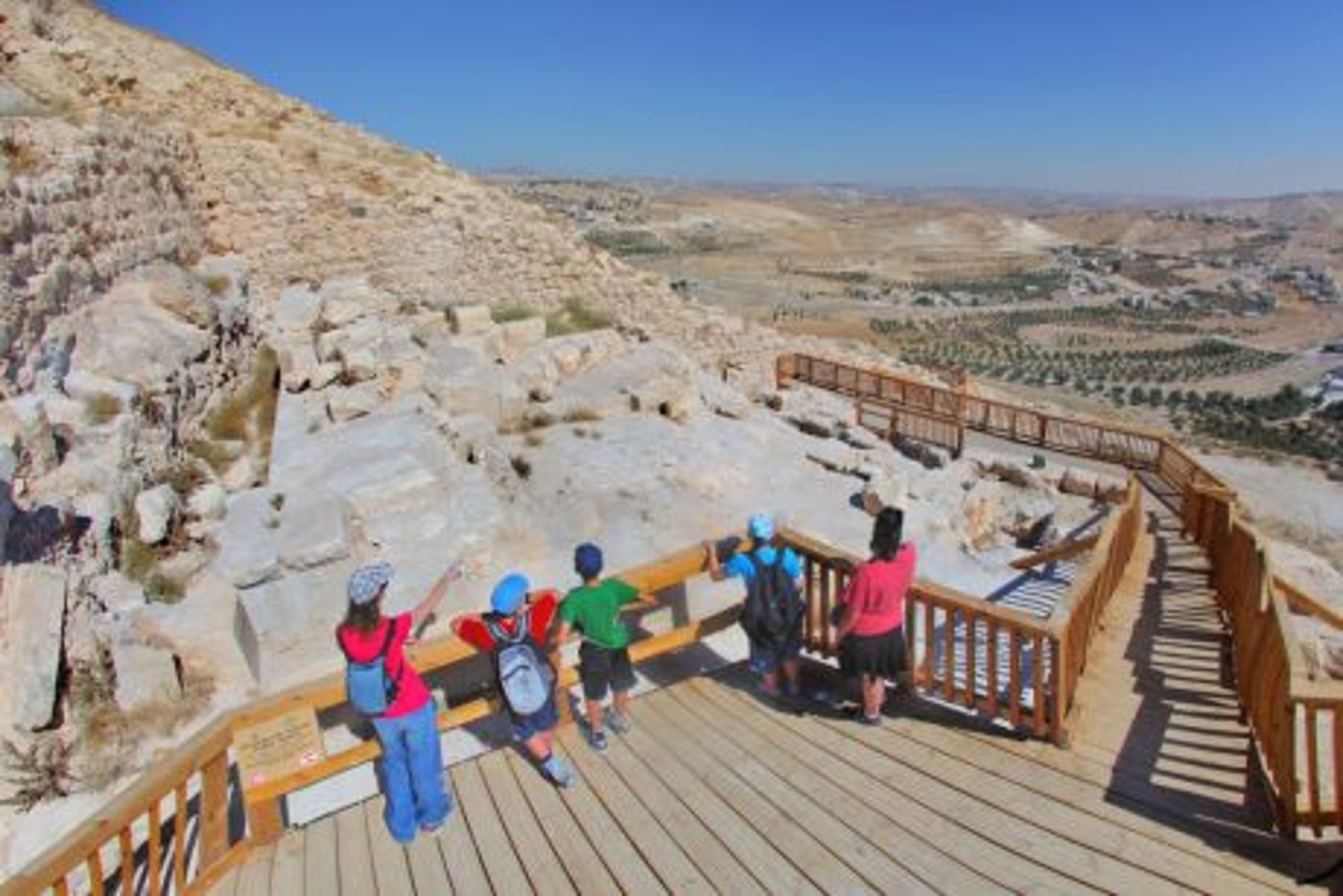 חול המועד פסח: חוגגים בספר המדבר של גוש עציון