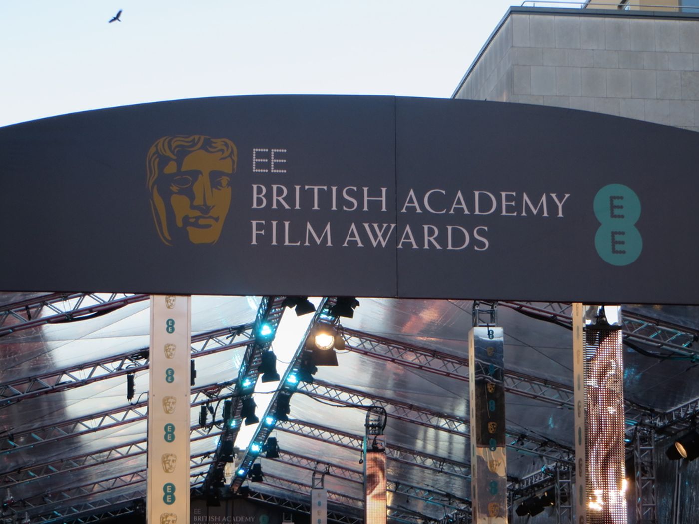 השראה: אופנה צנועה מטקס פרסי ה-BAFTA