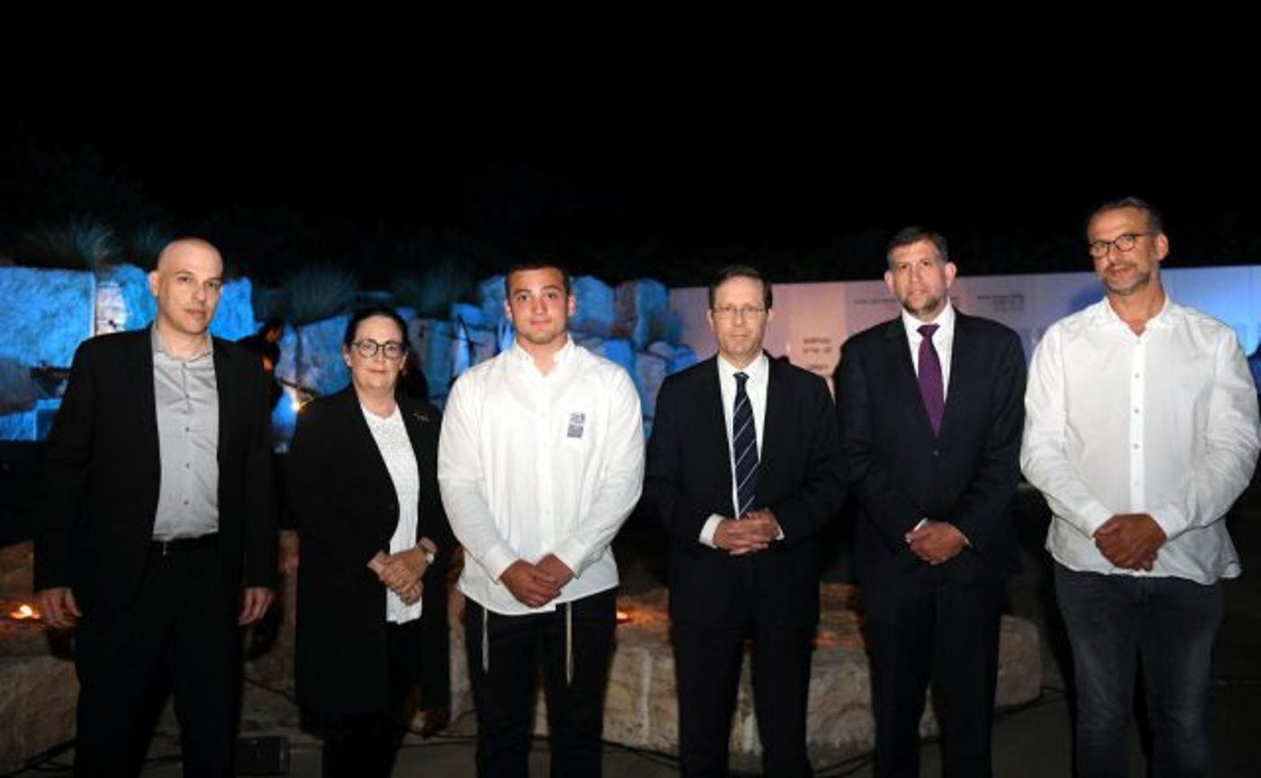 "יזכור" ברחבי העולם: מאות אלפי יהודים בטקס מיוחד
