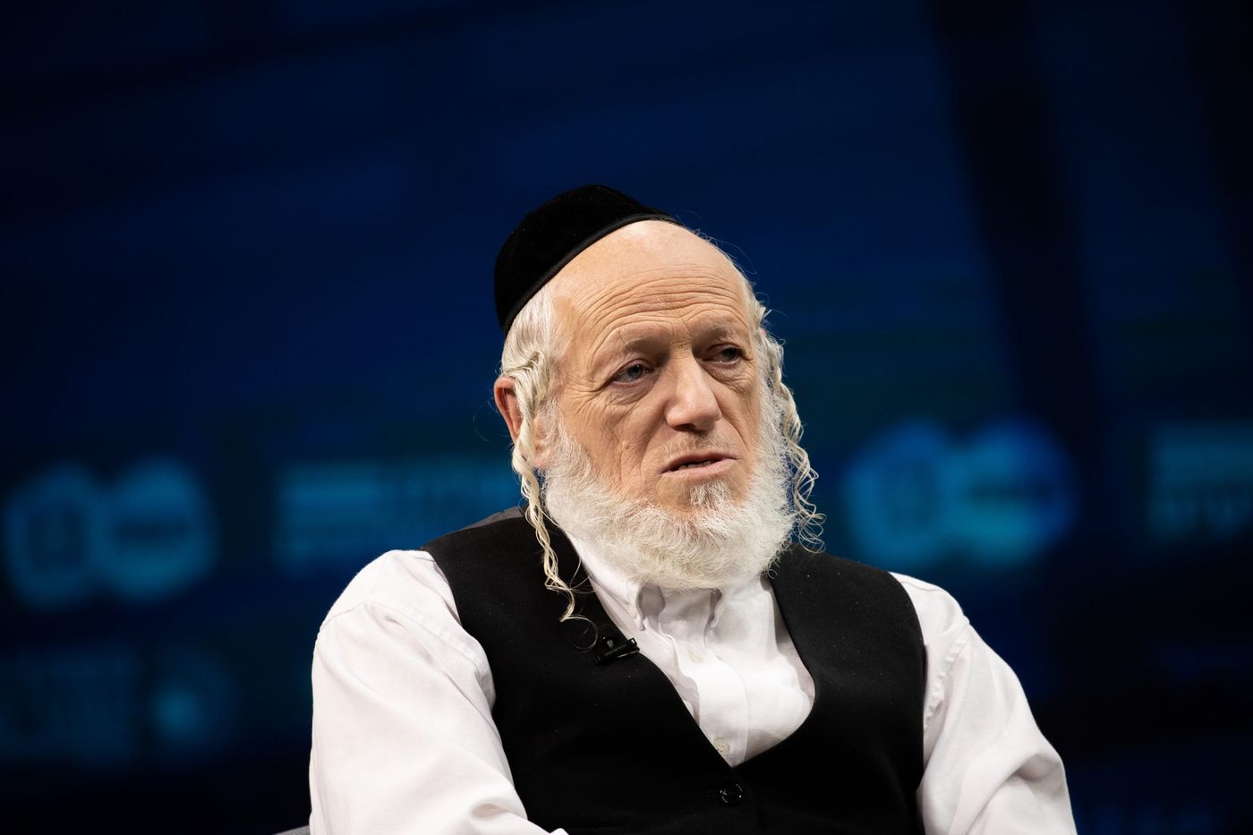 "אנשים כל הזמן מגיעים לבקר את יהודה משי זהב"