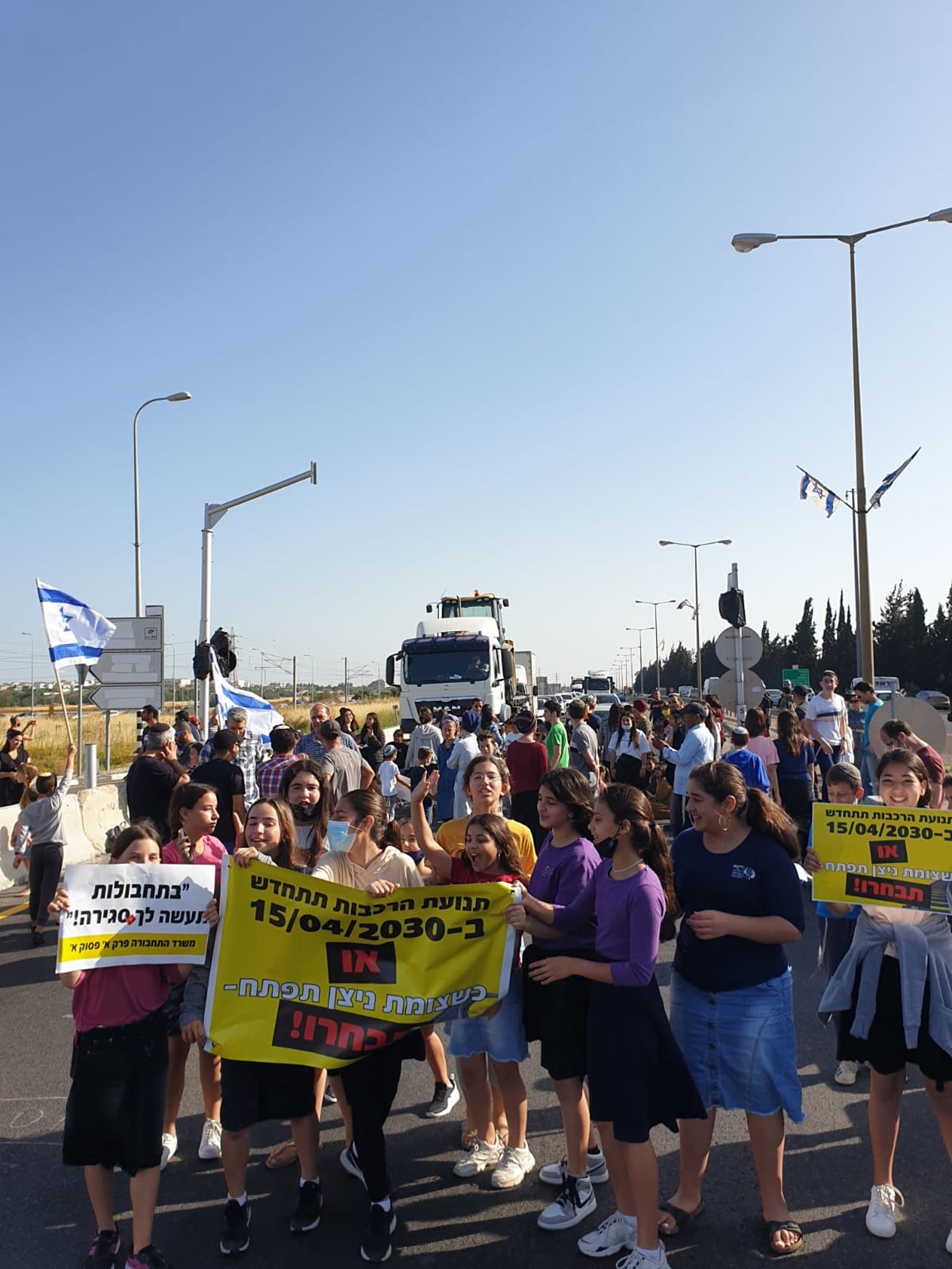 תושבי ניצן חסמו את הרכבת: "הסירו את המצור"