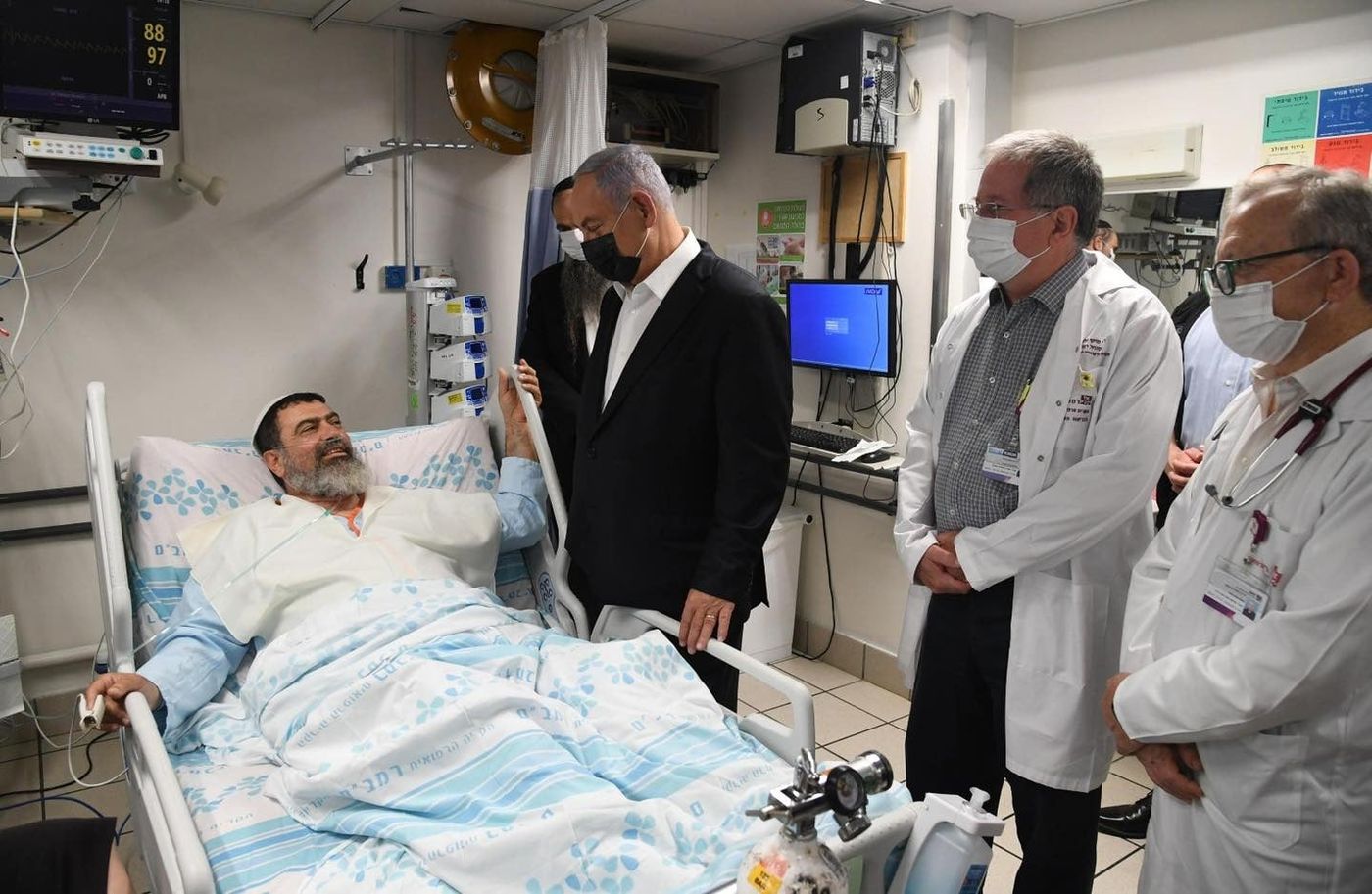 נתניהו ביקר את פצועי מירון: "מייחלים להחלמה מלאה"