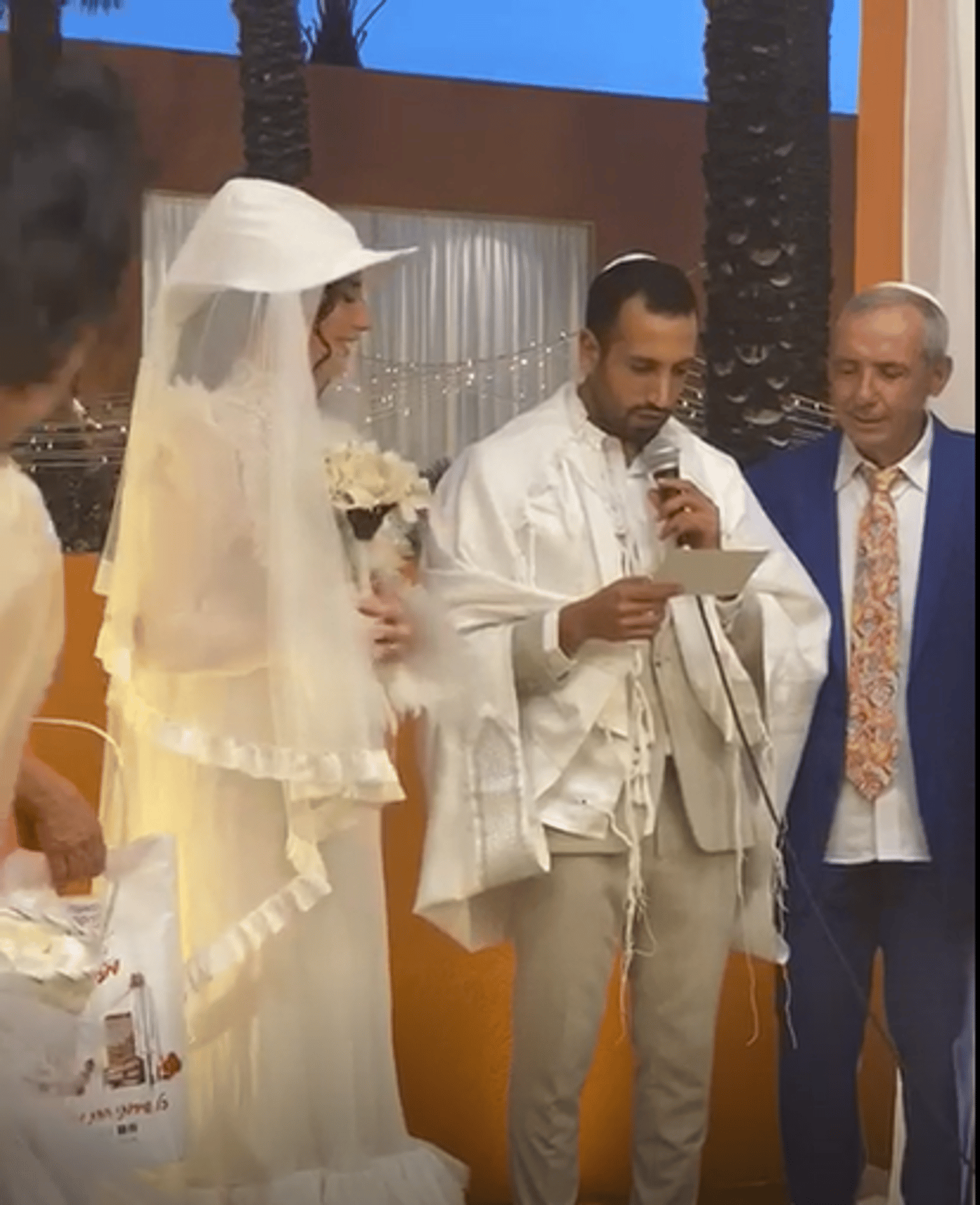 שמלת הכלה הצנועה והמקורית של סופיה טייב