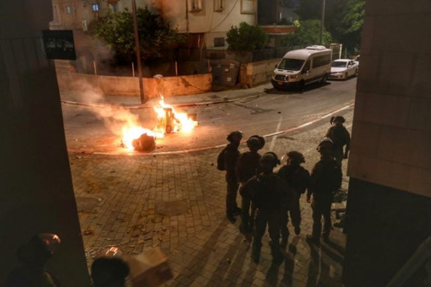 שוטרים ברחובות לוד בשעות הערב של ה-12/05, לאחר שהוטל עוצר בעיר