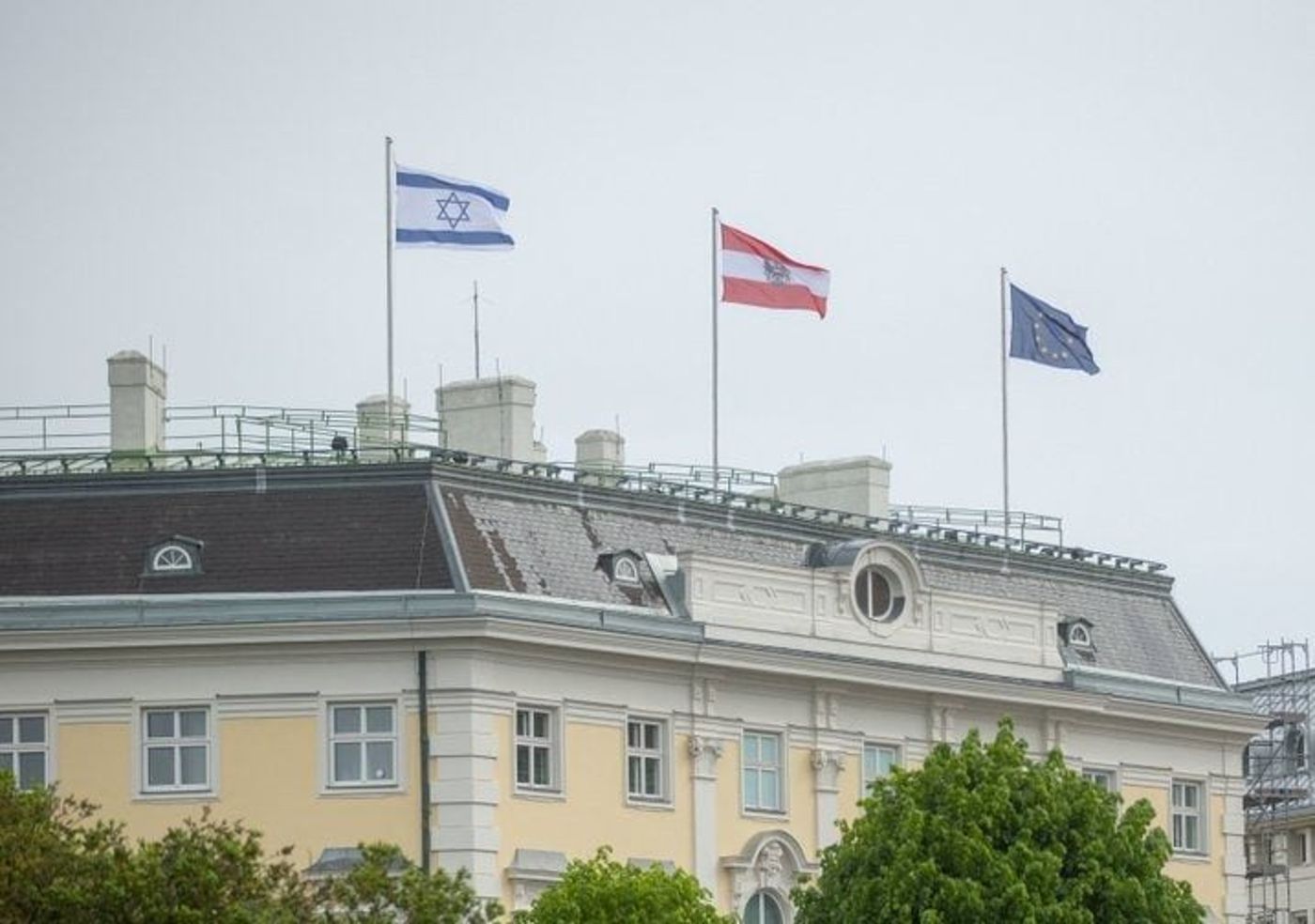 חיזוק מאוסטריה: דגל ישראל הונף על גג לשכת הקנצלר
