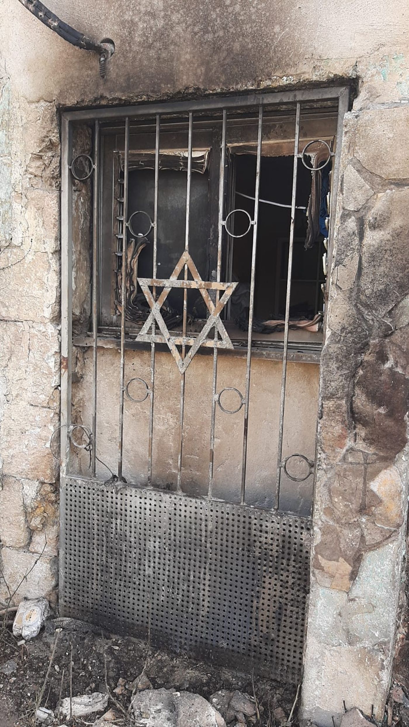 מזעזע: כך נראה בית כנסת אחרי פוגרום בלוד