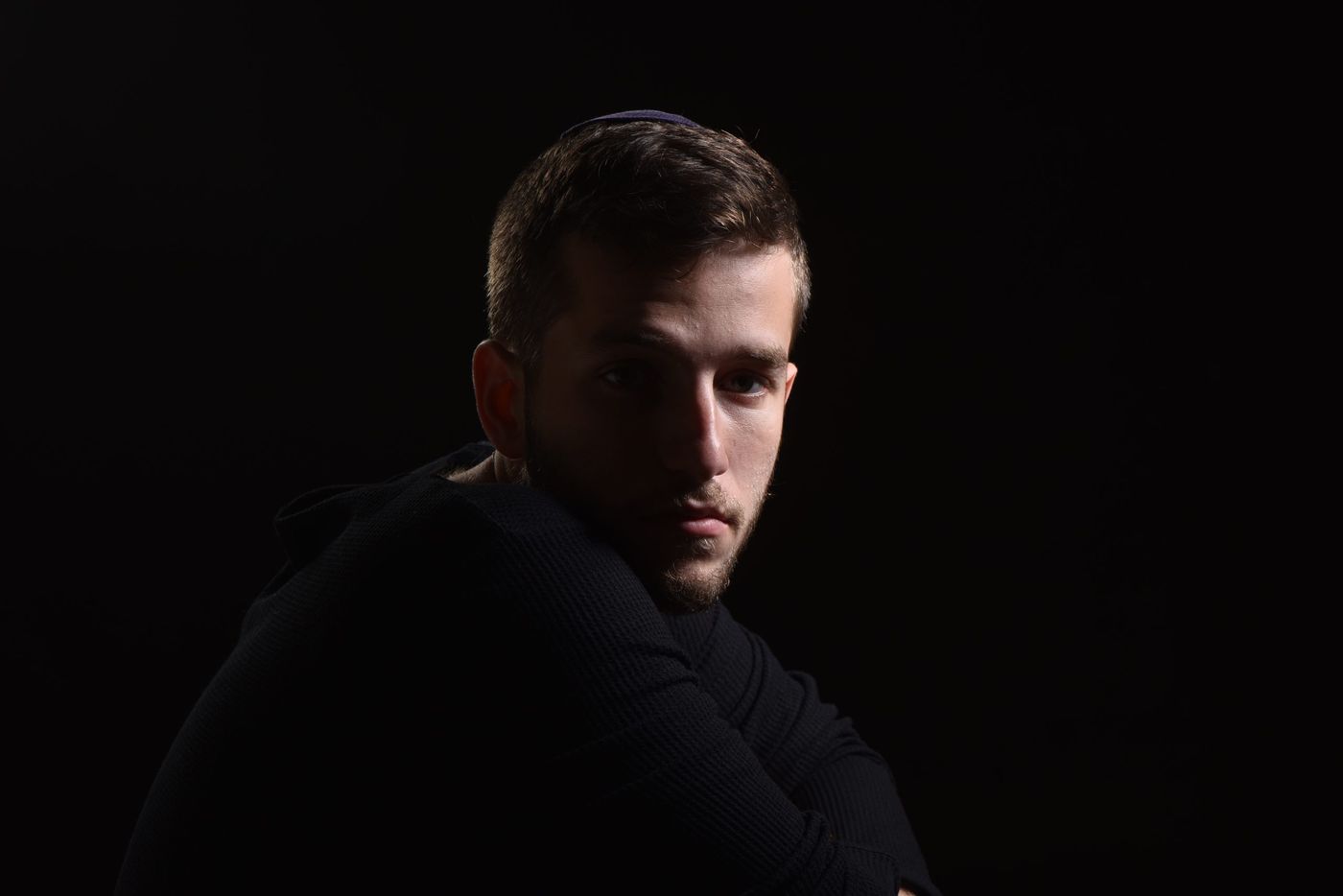 ילד הפלא שגדל להיות זמר שר על המצב: למה מלחמה?