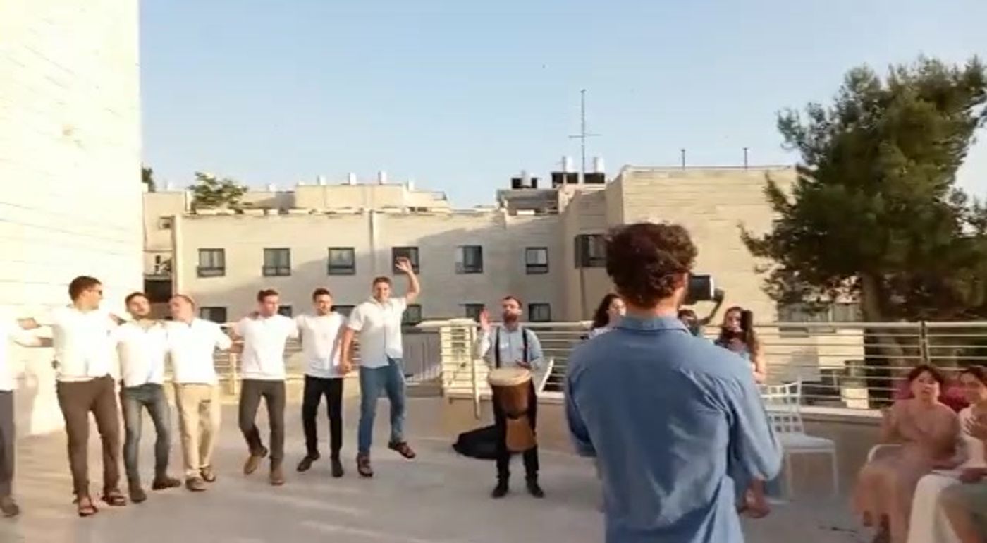 צפו: חברי החתן בצבא, המכיניסטים באו לשמח