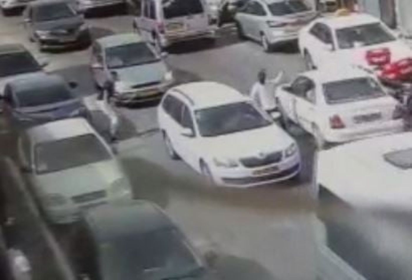 סלעים מטווח אפס: תיעוד פיגוע האבנים בירושלים.צפו