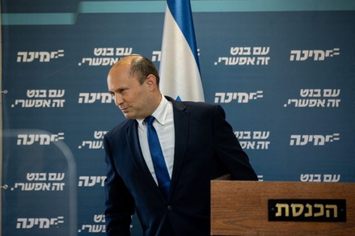 בנט – ימינה או שמאלה?
