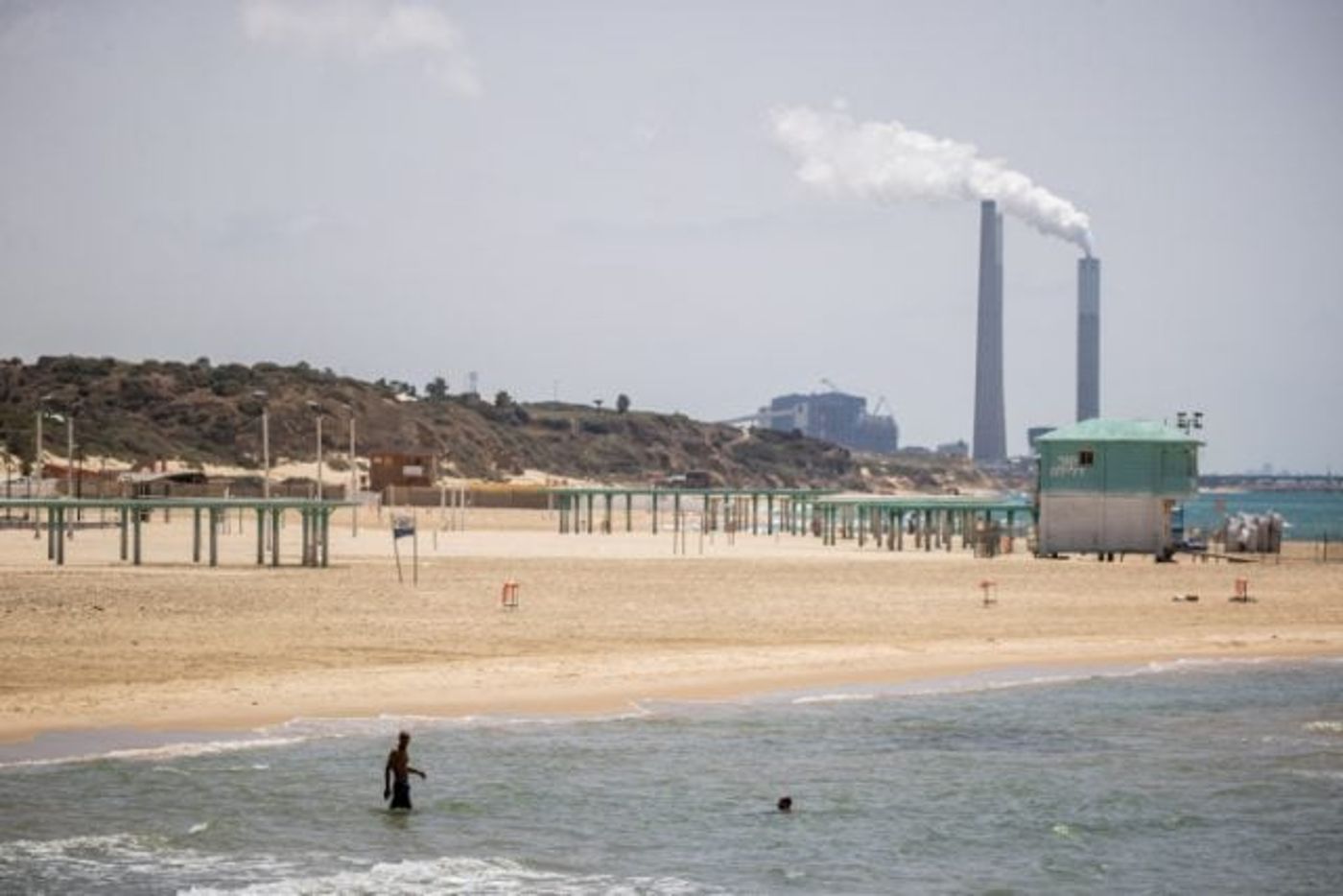 חוף 'בר כוכבא' באשקלון כמעט וריק מאדם, במבצע 'שומר החומות'