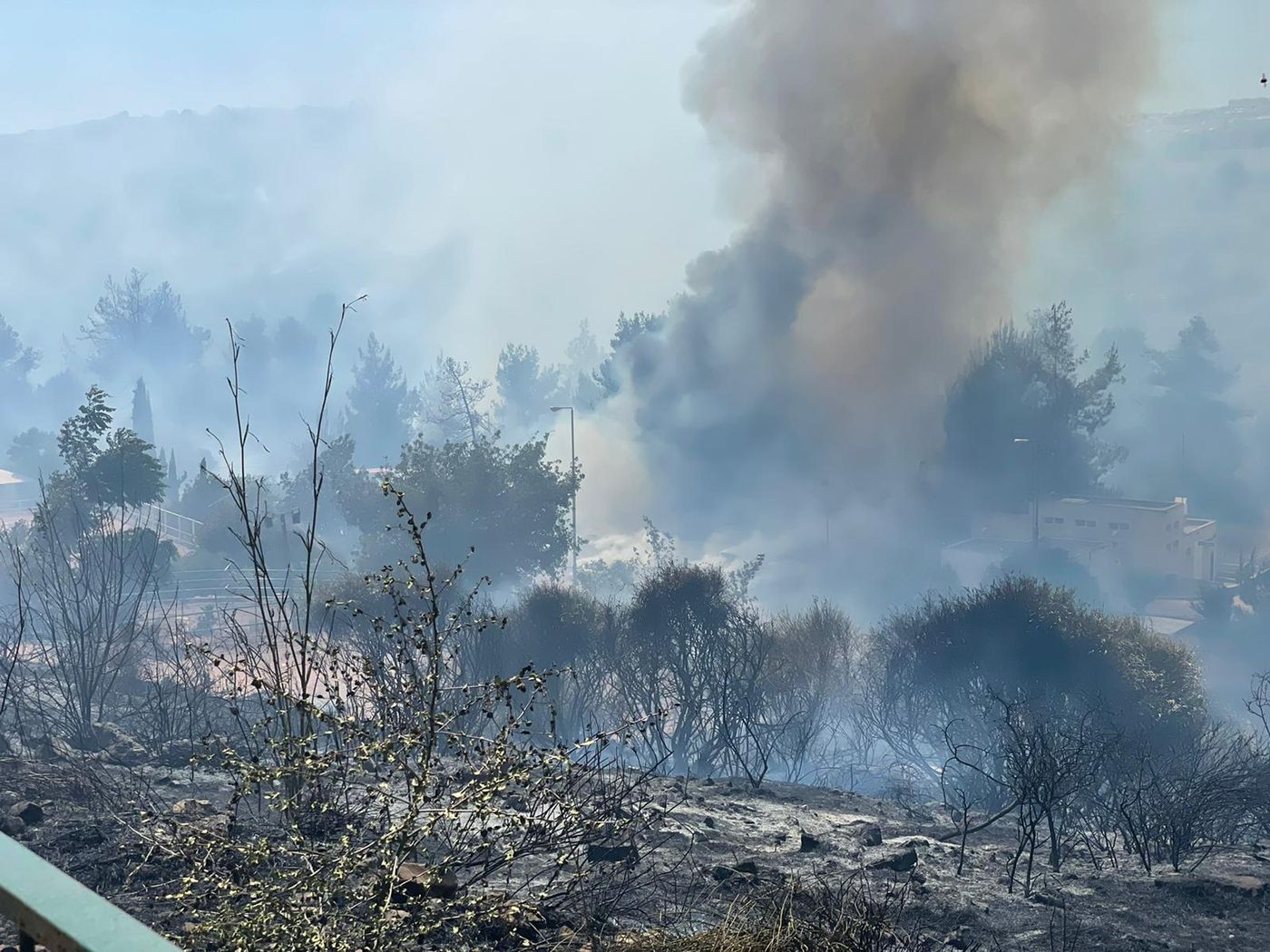 רחובות שלמים פונו, עשן מכסה יישובים בגוש עציון