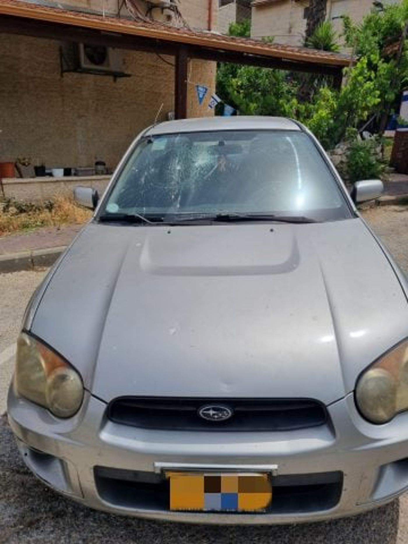 השמשה המנופצת של י'