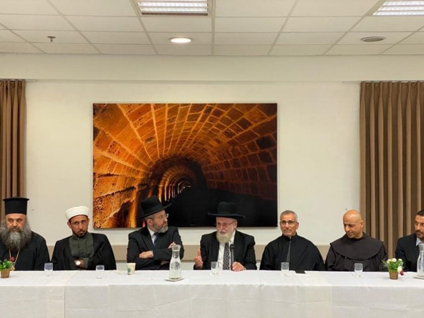 הרב לאו עם ראשי הדתות בעכו