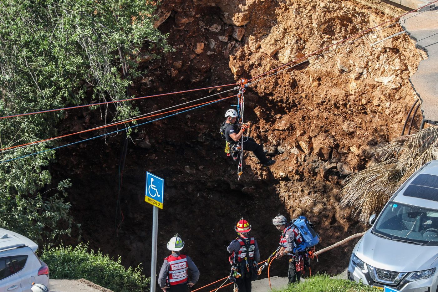 שלושה ימים לאחר קריסת החניון: הכביש נפתח מחדש
