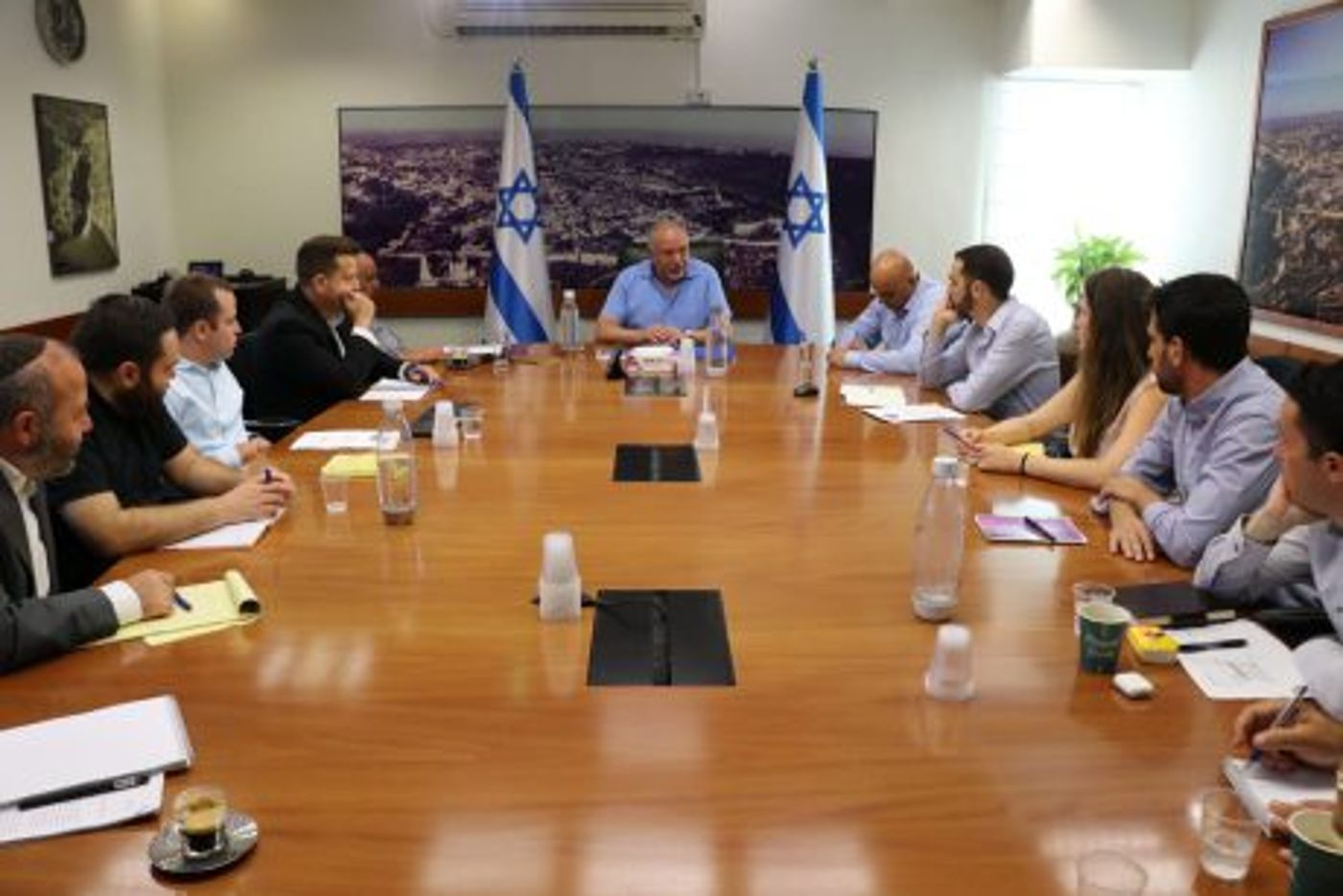 ליברמן: "אני לא סנטה קלאוס שבא לחלק מתנות"