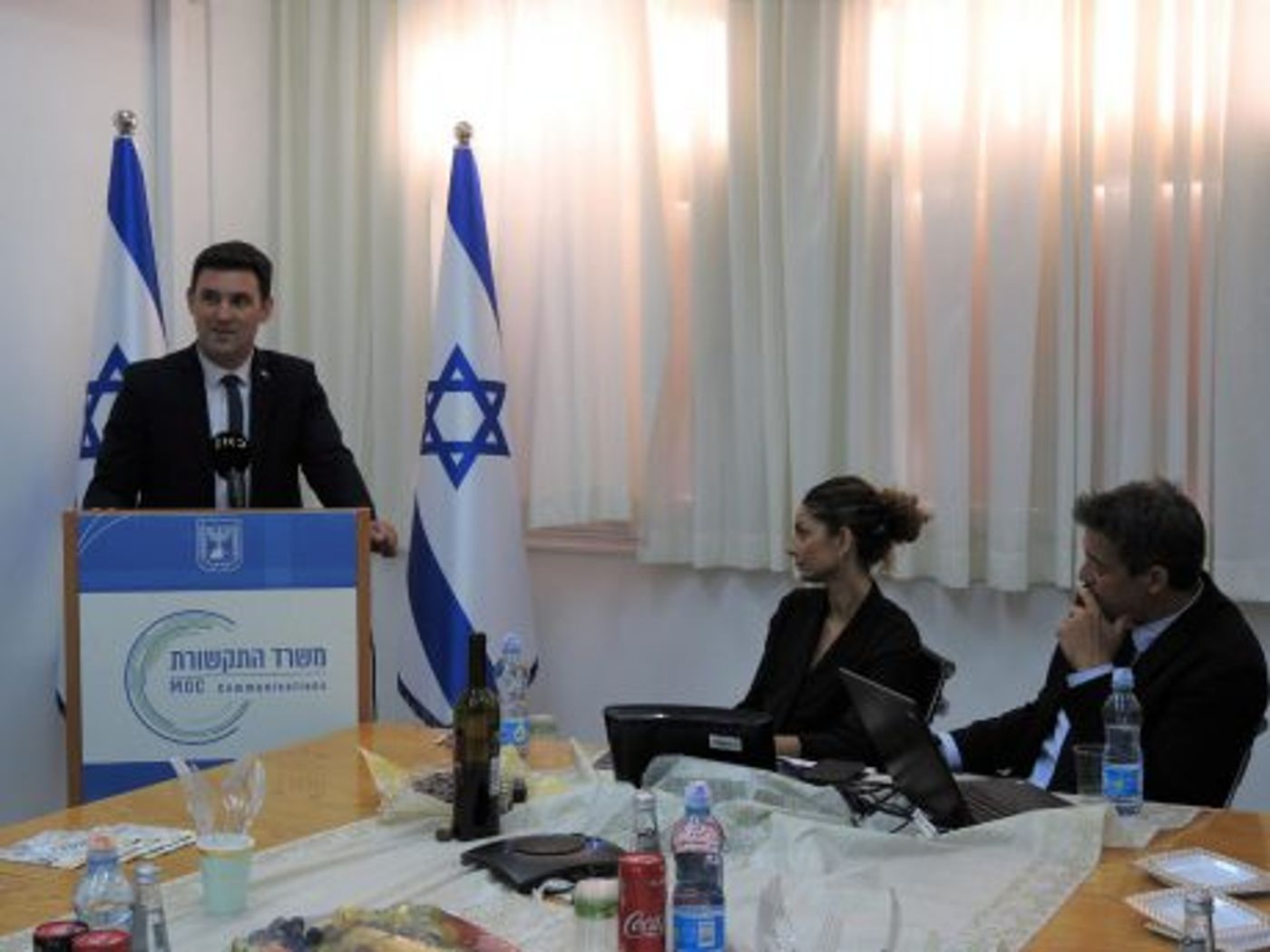 שר חדש ישן: יועז הנדל חזר למשרד התקשורת • צפו