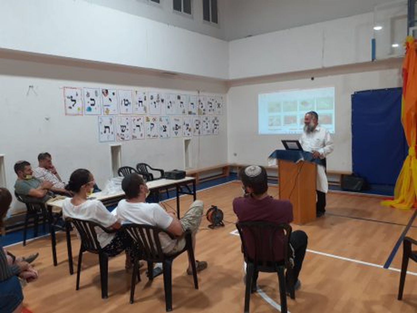 לפני ראש השנה: ביקוש שיא להרצאות הכנה לשמיטה