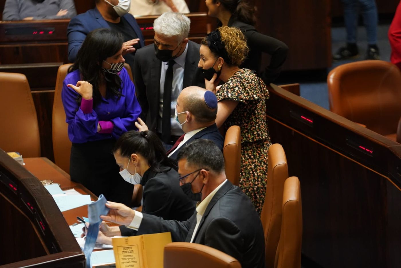 הולכים על כל הקופה? ימינה בניסיון אחרון לשרוד