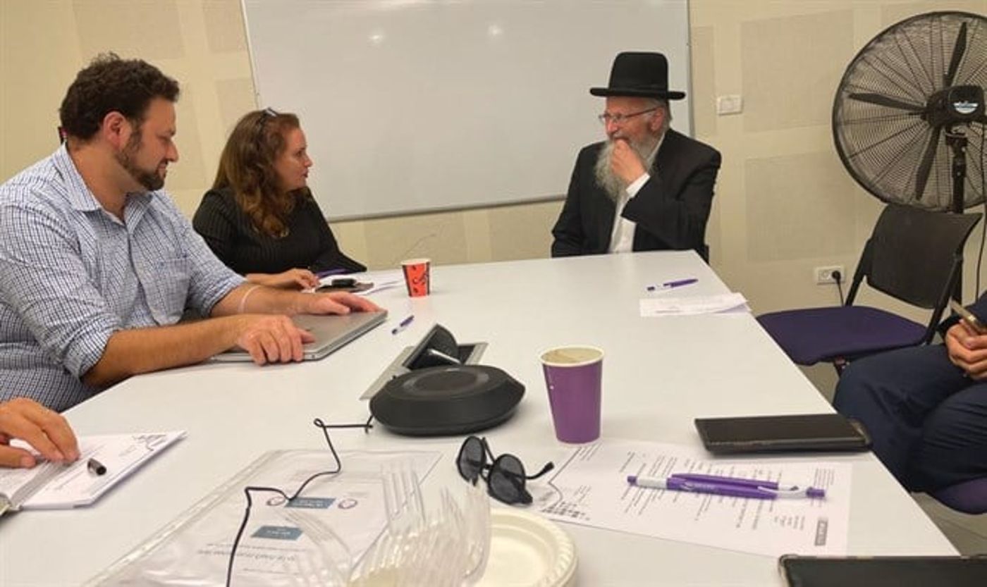 הרב אליהו: חובה לעשות שיימינג לאדם שפגע מינית