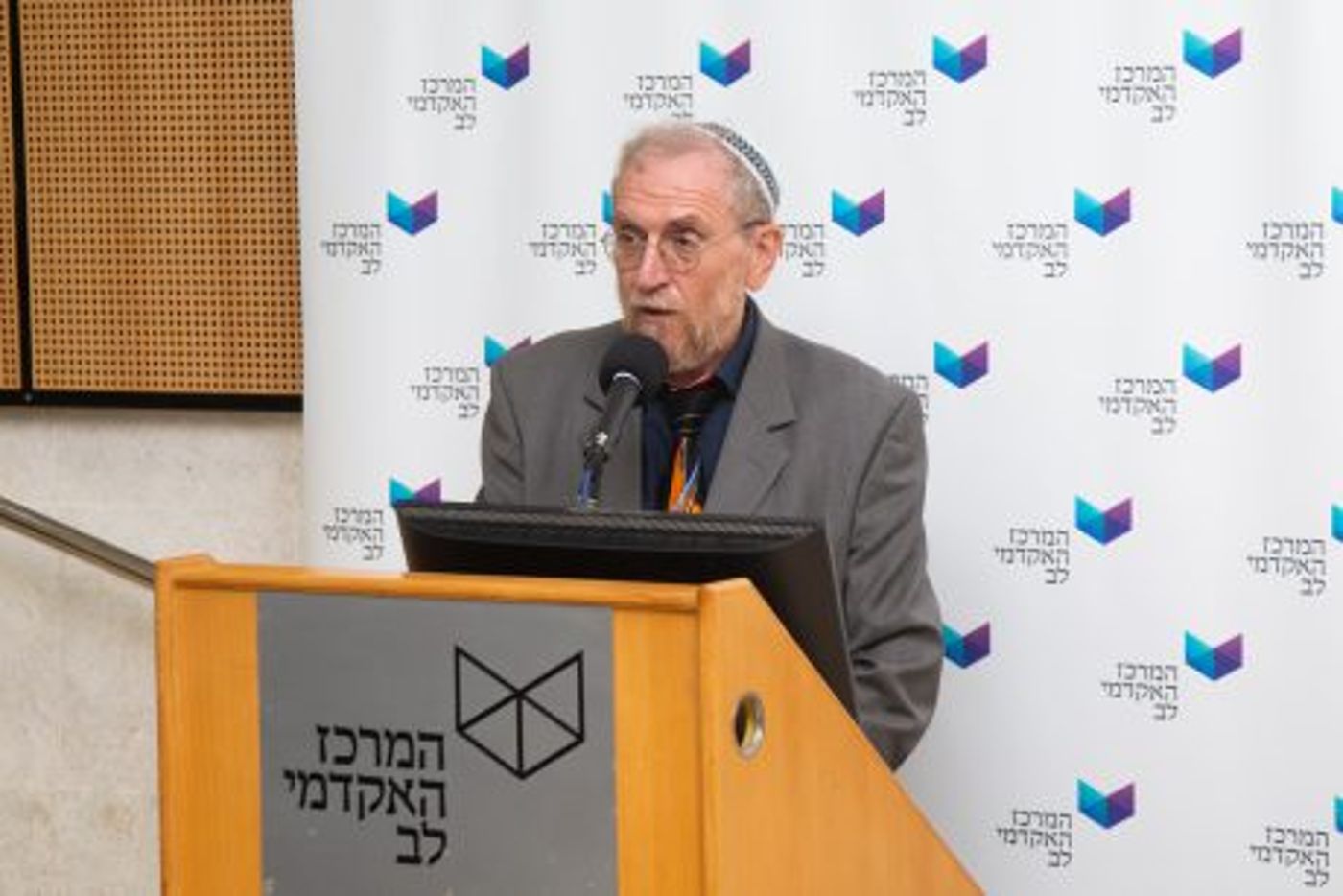 פרופ' נח דנא פיקארד